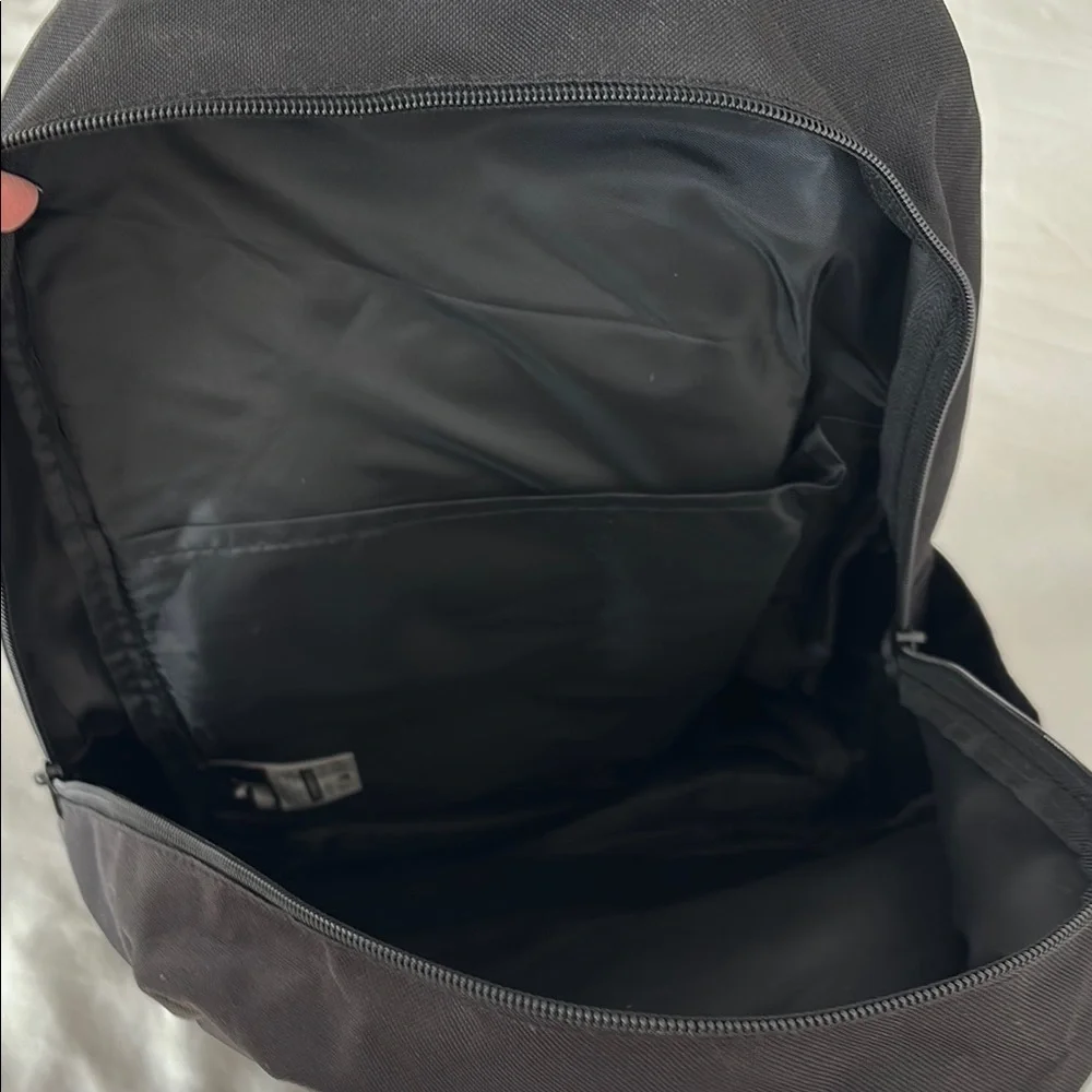 Puma Black Backpack with Durable Fabric and Classic Design - Picture 2 of 3